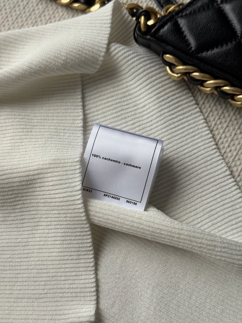 Chanel T-Shirts Lightweight 110211