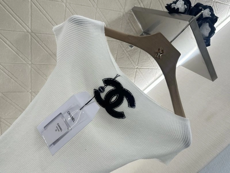 UrbanChic Chanel T-Shirts 110180