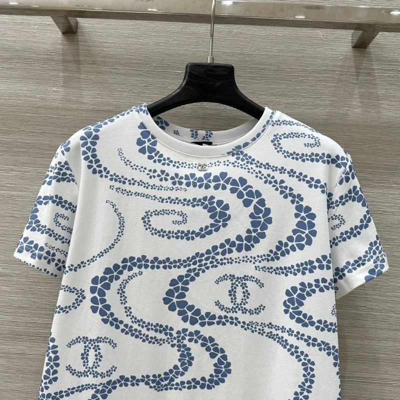 Chanel T-Shirts Sleek 110154