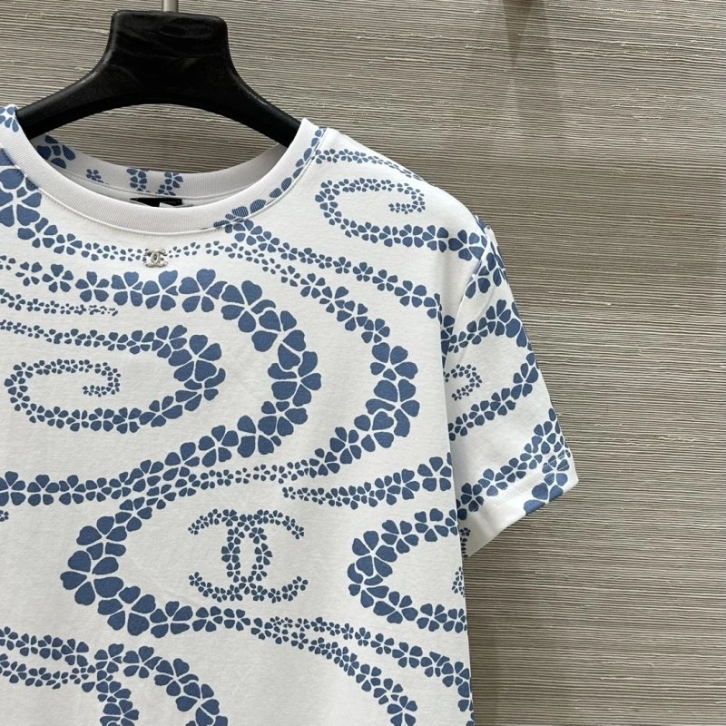 Chanel T-Shirts Sleek 110154