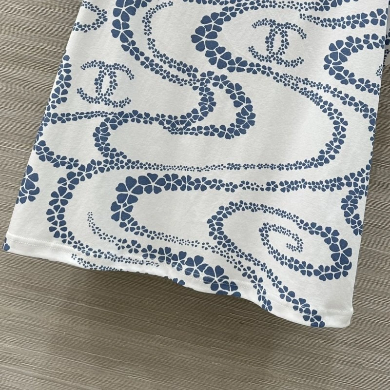 Chanel T-Shirts Sleek 110154