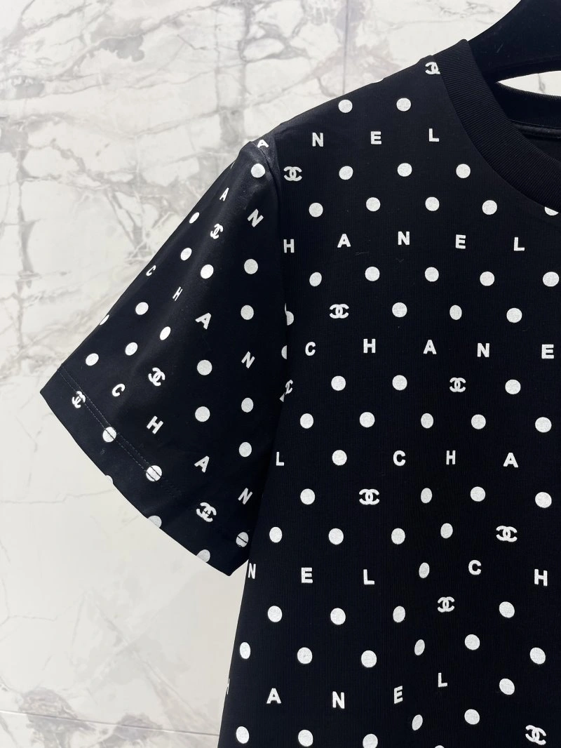 Compact Chanel T-Shirts 108038