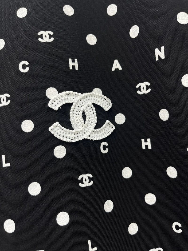 Compact Chanel T-Shirts 108038