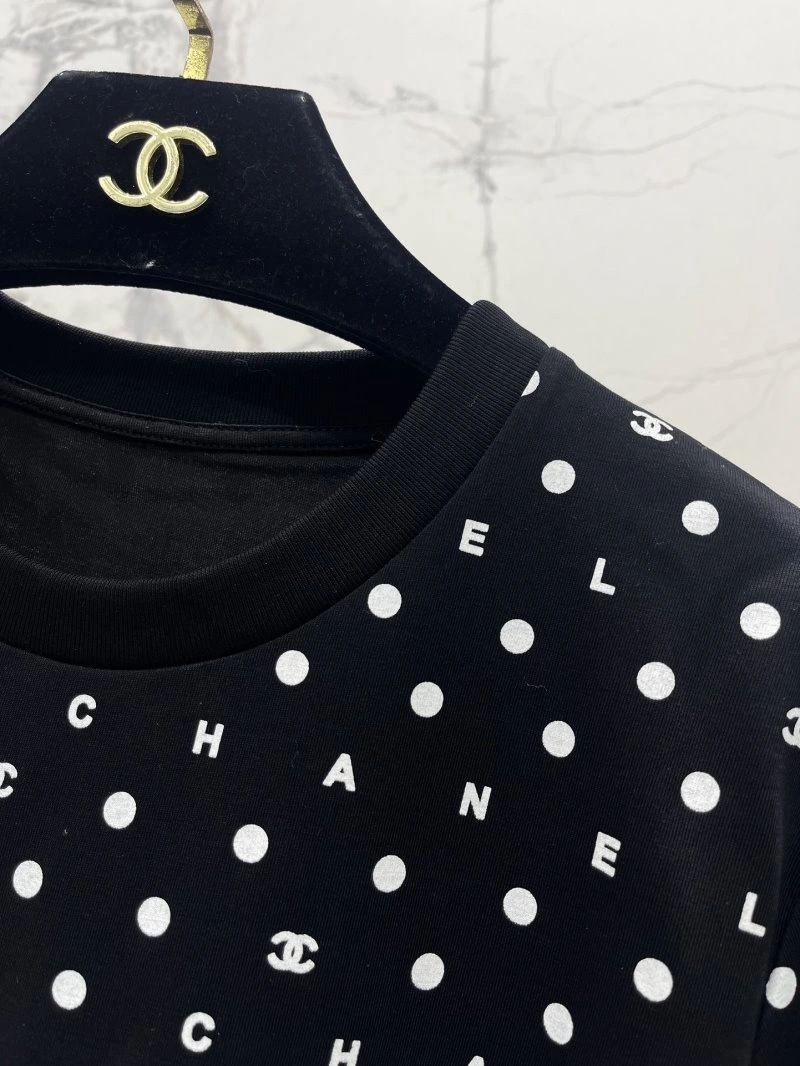 Compact Chanel T-Shirts 108038