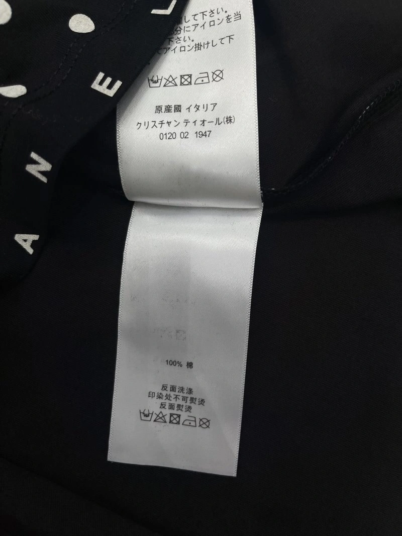 Compact Chanel T-Shirts 108038