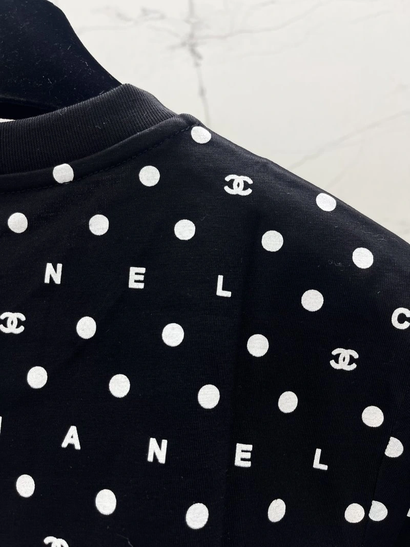 Compact Chanel T-Shirts 108038