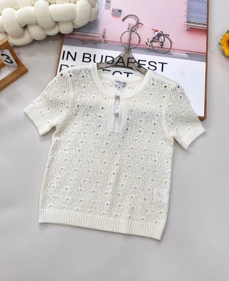 Sporty Chanel T-Shirts 107991