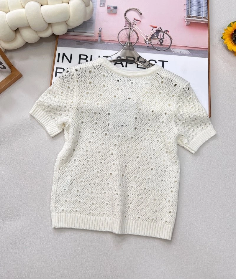 Sporty Chanel T-Shirts 107991