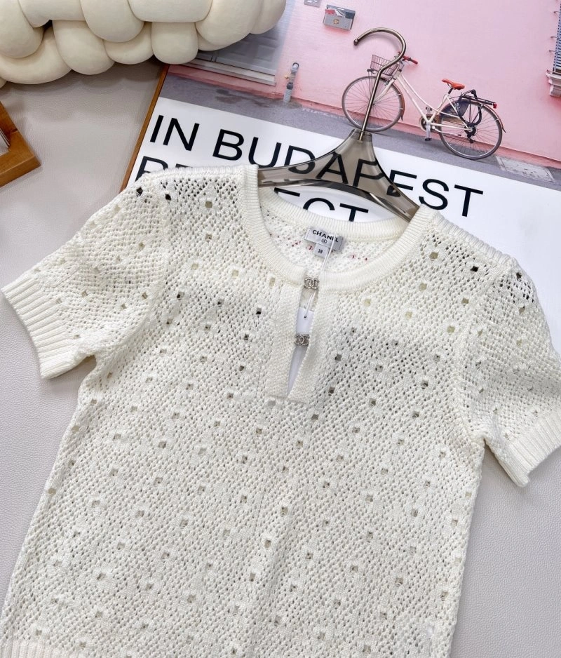 Sporty Chanel T-Shirts 107991