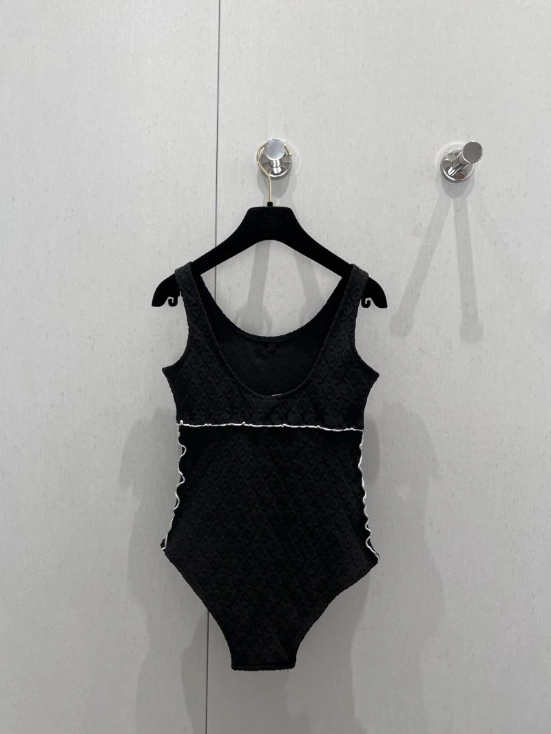 Stretchable Chanel T-Shirts 107990