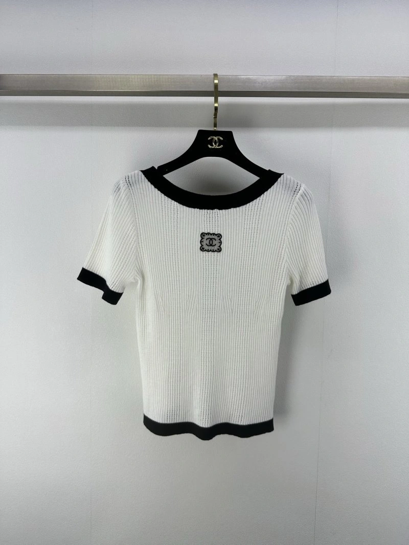 Lightweight Chanel T-Shirts 107949
