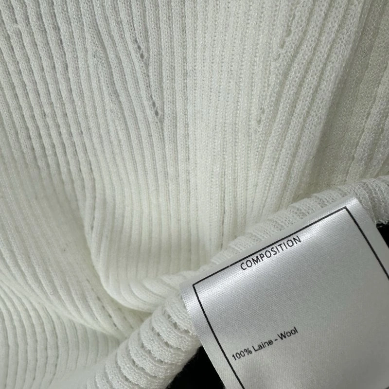 Lightweight Chanel T-Shirts 107949