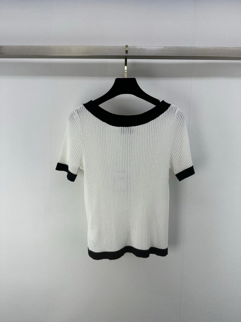 Lightweight Chanel T-Shirts 107949
