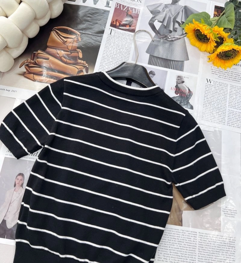 Trendsetting Chanel T-Shirts 107950