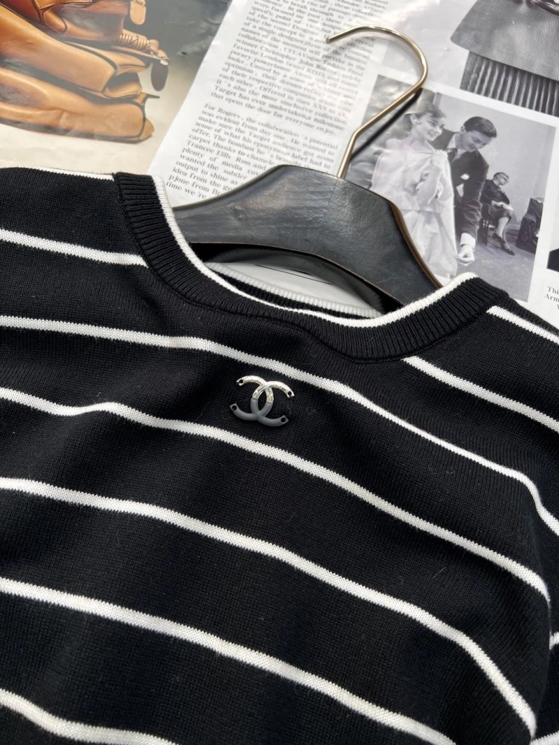Trendsetting Chanel T-Shirts 107950