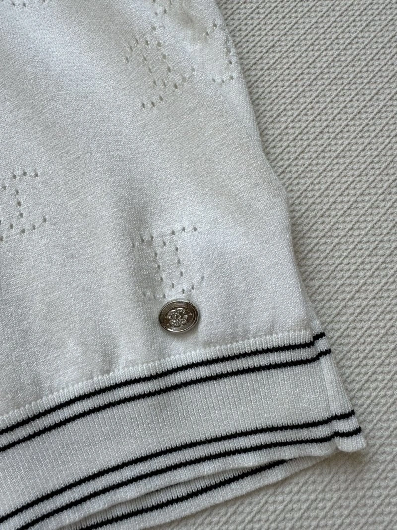 Chanel T-Shirts Original 107895