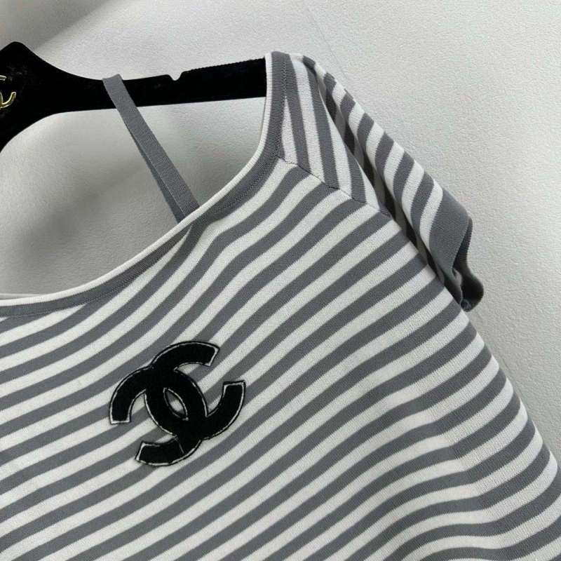 Lightweight Chanel T-Shirts 107862