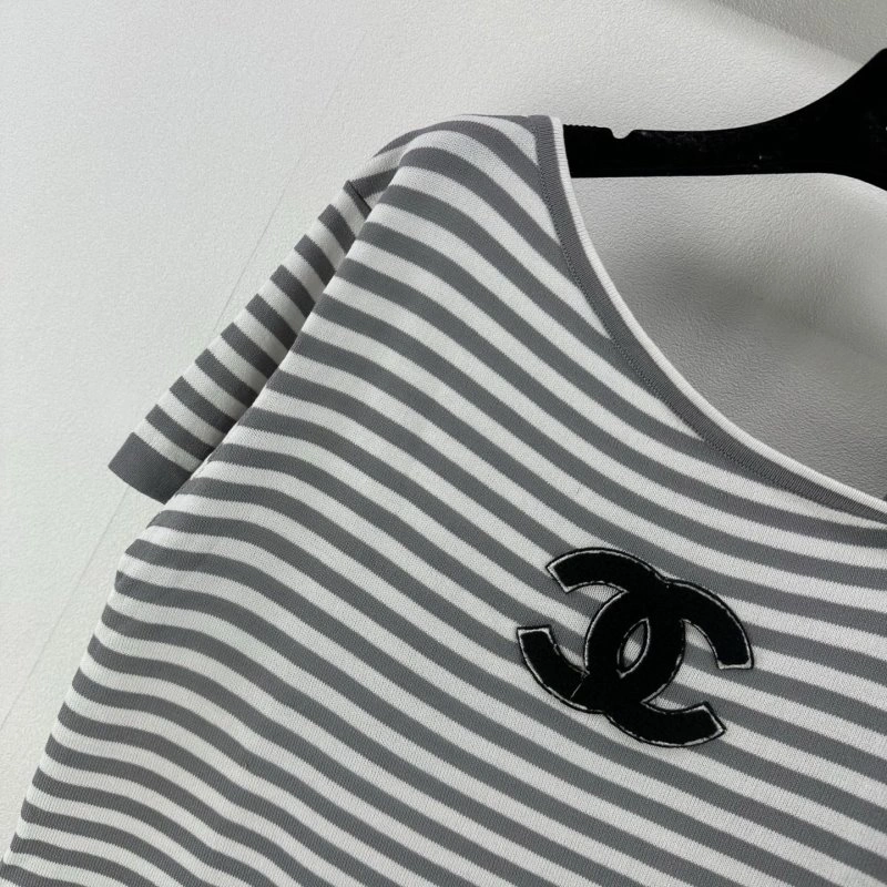 Lightweight Chanel T-Shirts 107862