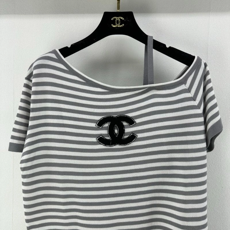 Lightweight Chanel T-Shirts 107862