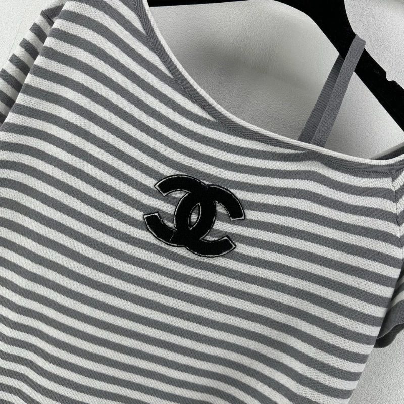 Lightweight Chanel T-Shirts 107862