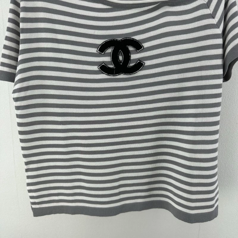 Lightweight Chanel T-Shirts 107862