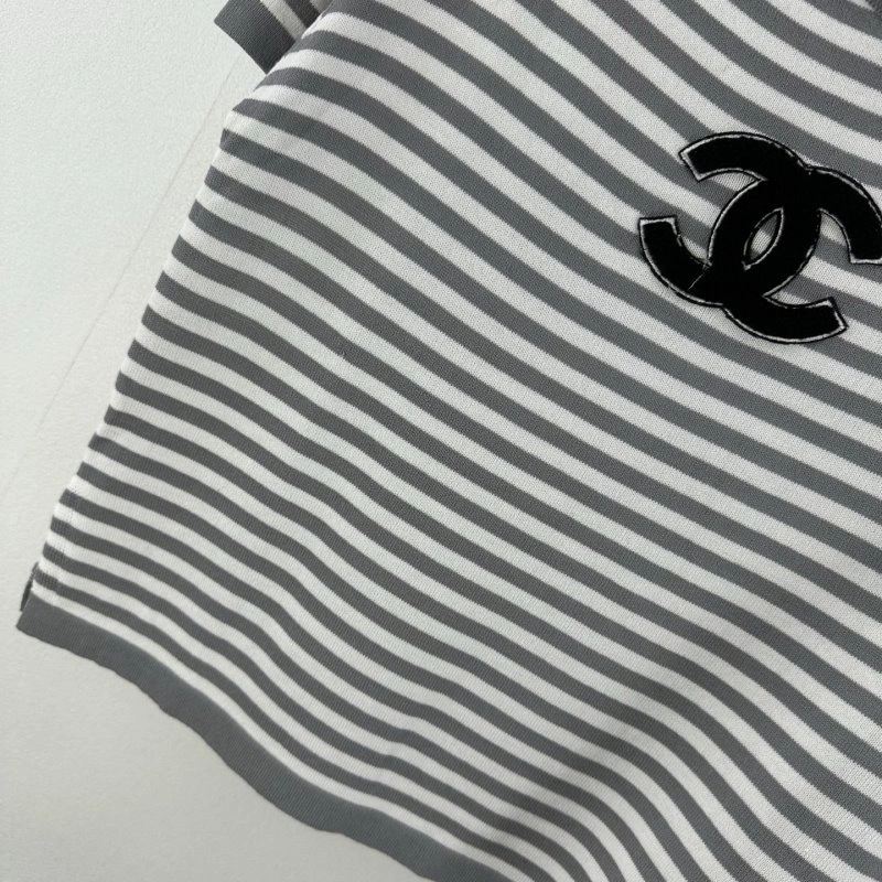 Lightweight Chanel T-Shirts 107862