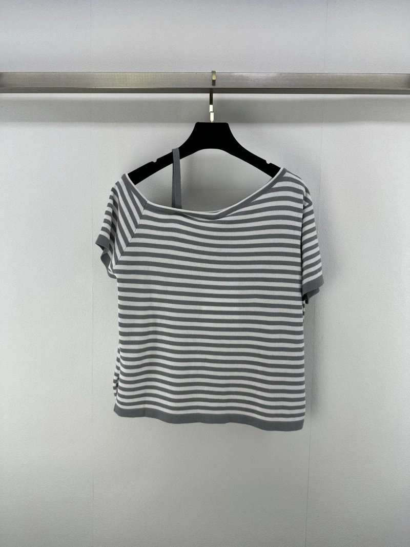 Lightweight Chanel T-Shirts 107862