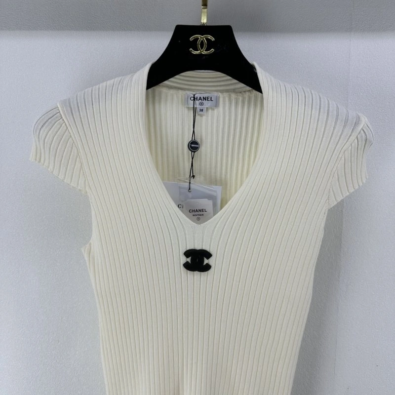 Tailored Chanel T-Shirts 107868