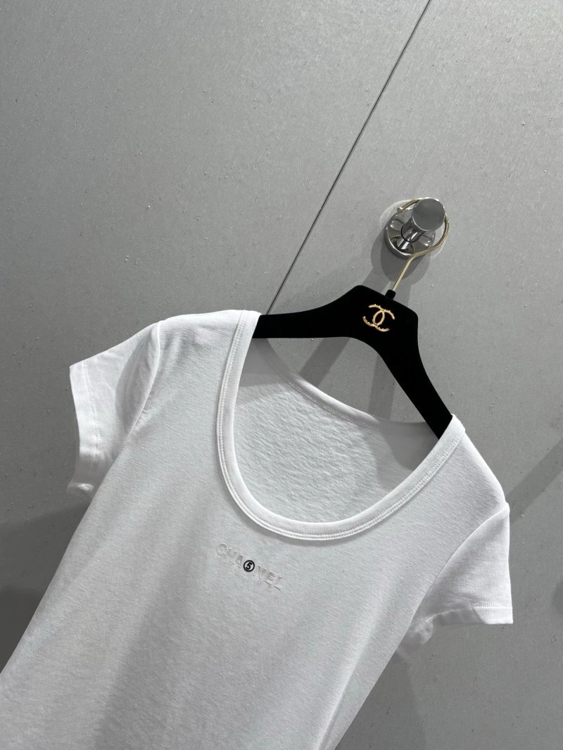 Chanel T-Shirts Snug 107808