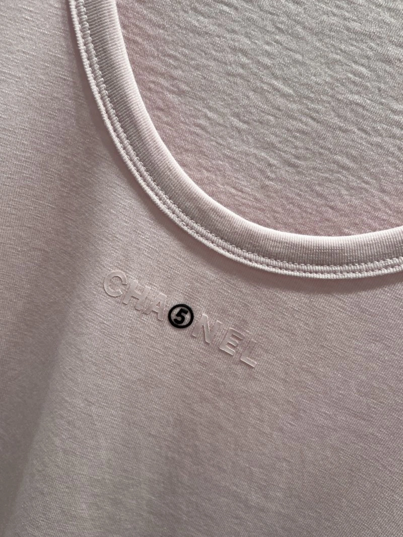 Versatile Chanel T-Shirts 107795