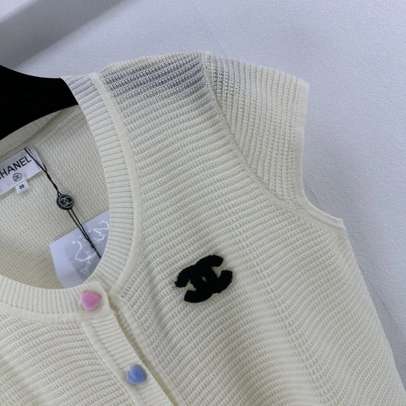Chanel T-Shirts Breathable 107759