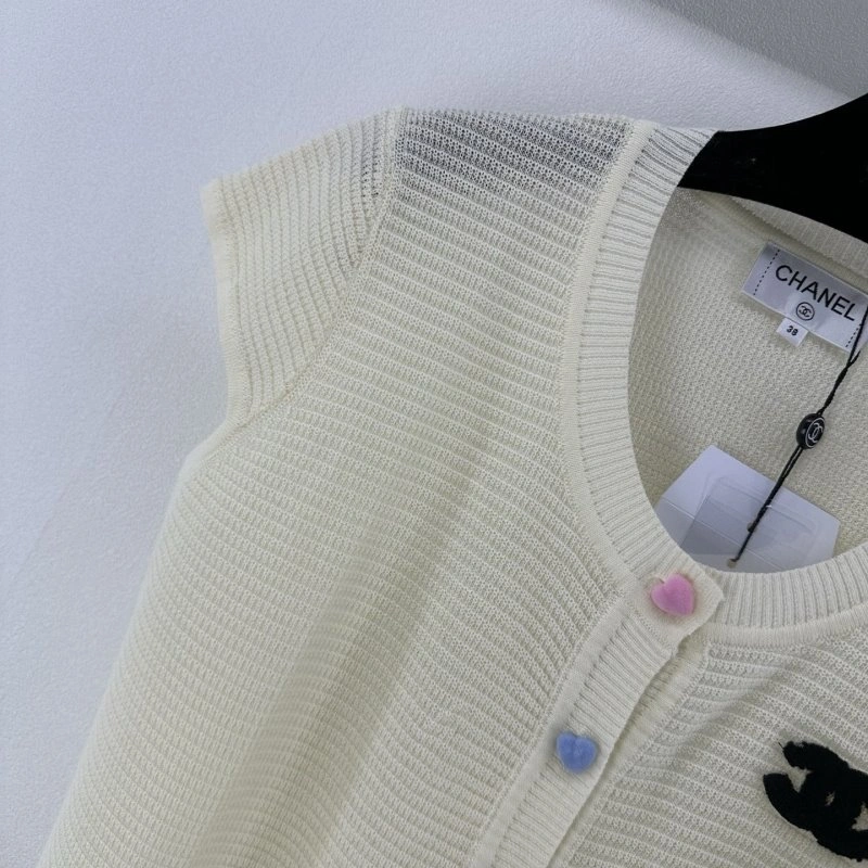 Chanel T-Shirts Breathable 107759