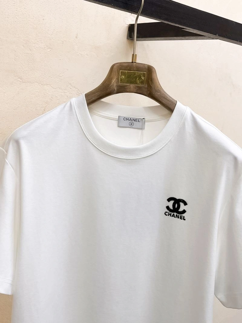 Sleek Chanel T-Shirts 111324