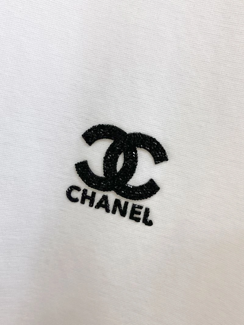 Sleek Chanel T-Shirts 111324