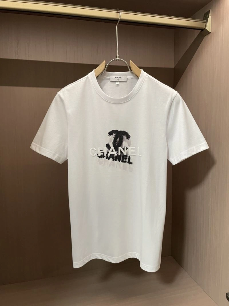 Lightweight Chanel T-Shirts 111261