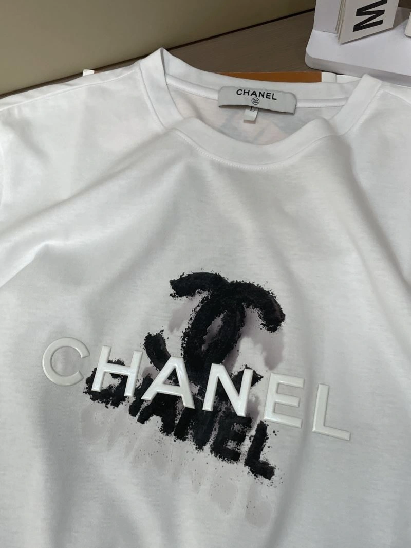 Lightweight Chanel T-Shirts 111261