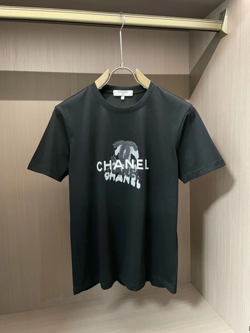 Lightweight Chanel T-Shirts 111261
