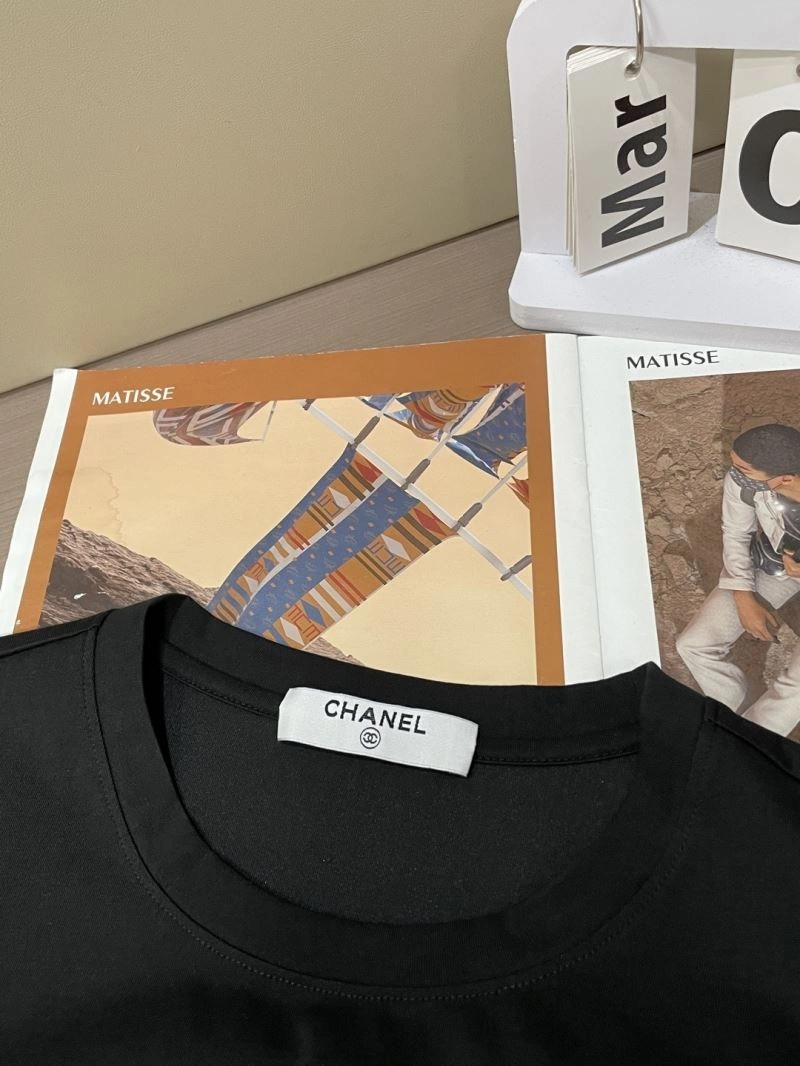 Lightweight Chanel T-Shirts 111261