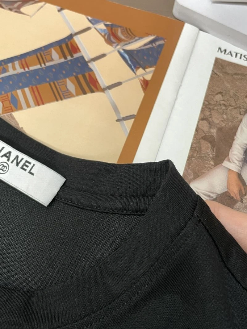Lightweight Chanel T-Shirts 111261