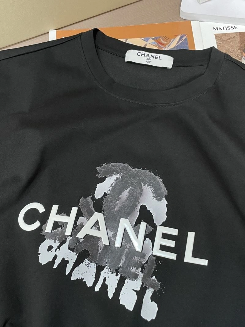 Lightweight Chanel T-Shirts 111261