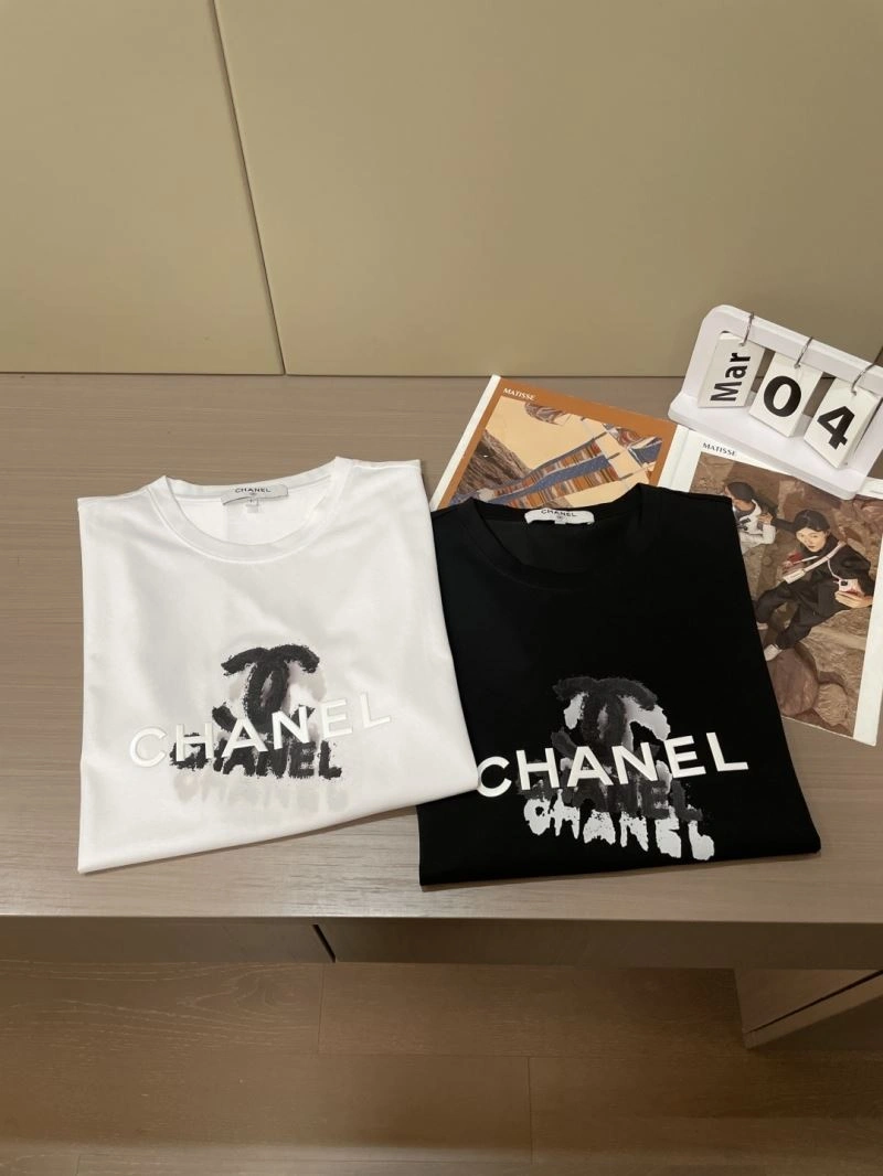 Lightweight Chanel T-Shirts 111261