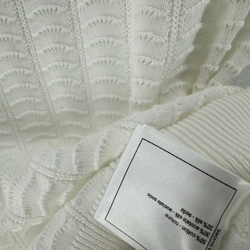 Chanel T-Shirts Neat 109718