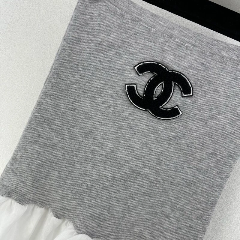 Chanel T-Shirts Neat 109713