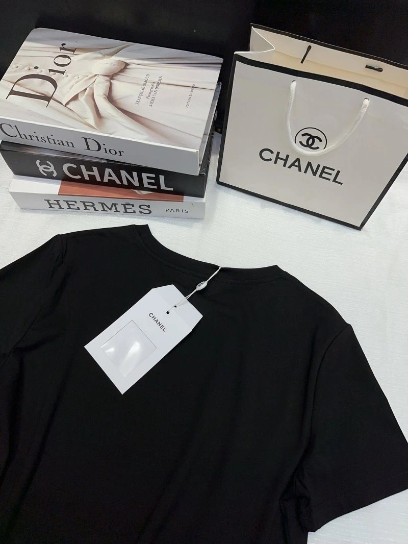 Flexible Chanel T-Shirts 109680