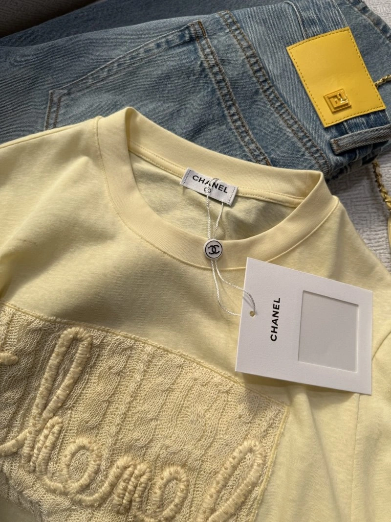 Premium Chanel T-Shirts 109667