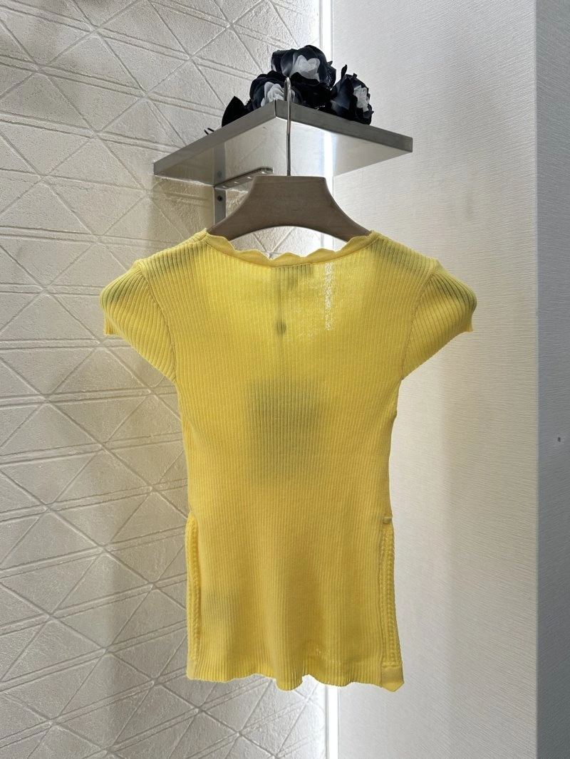 Chanel T-Shirts Minimalist 109676