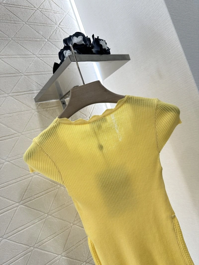 Chanel T-Shirts Minimalist 109676