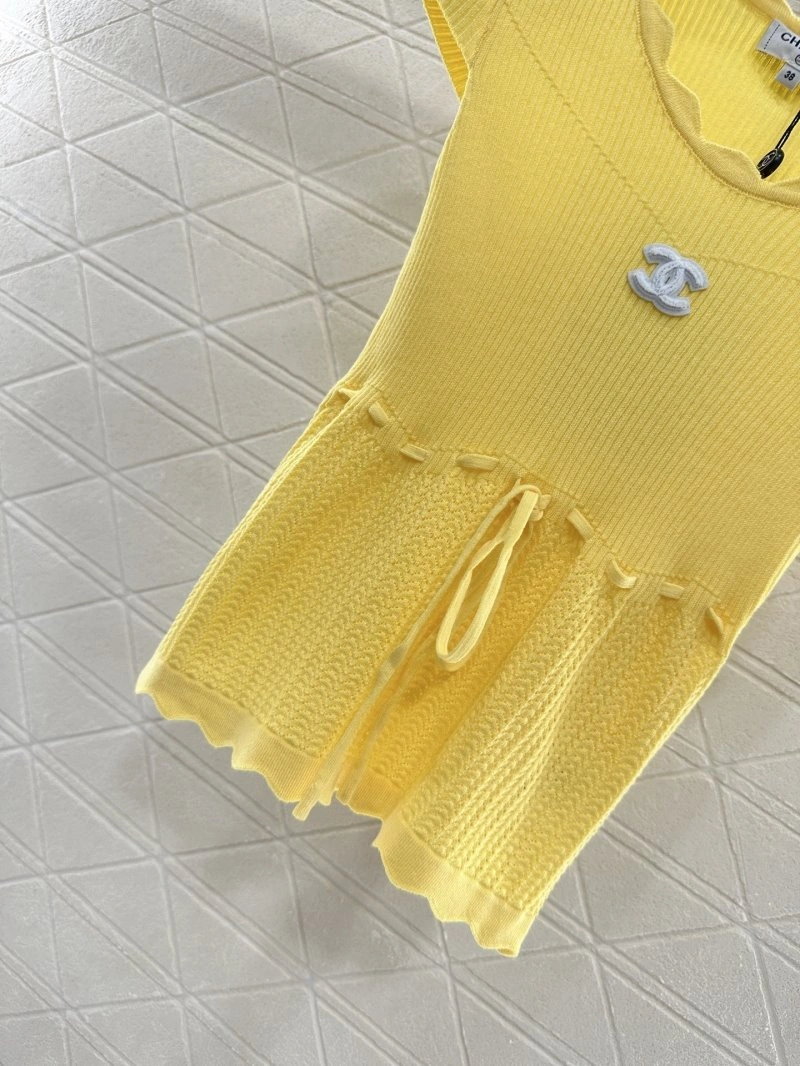 Chanel T-Shirts Minimalist 109676