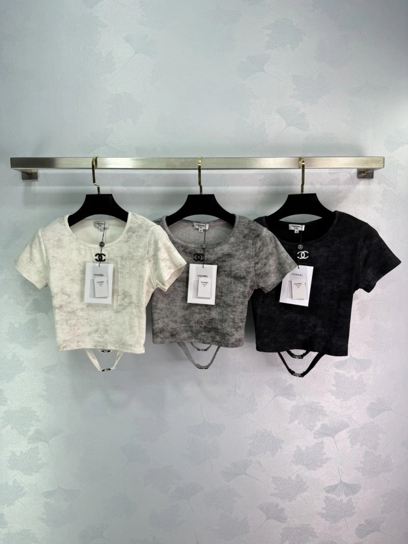 Lightweight Chanel T-Shirts 109677