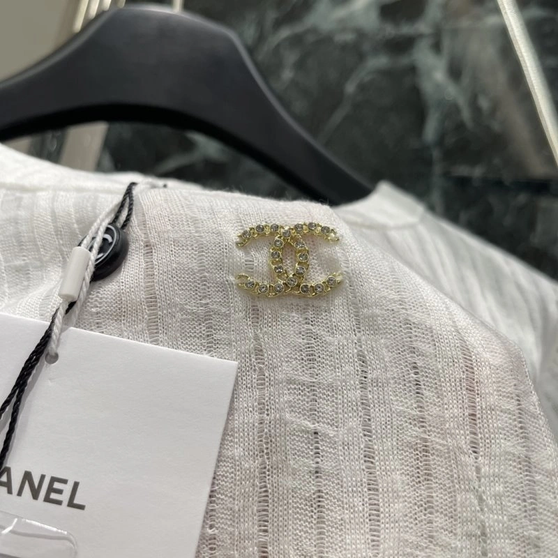 Trendsetting Chanel T-Shirts 109627